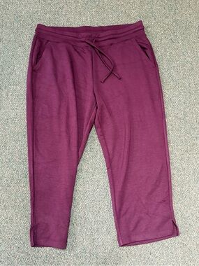 32 Degrees Women's dark Plum Capris with Drawstring Waist